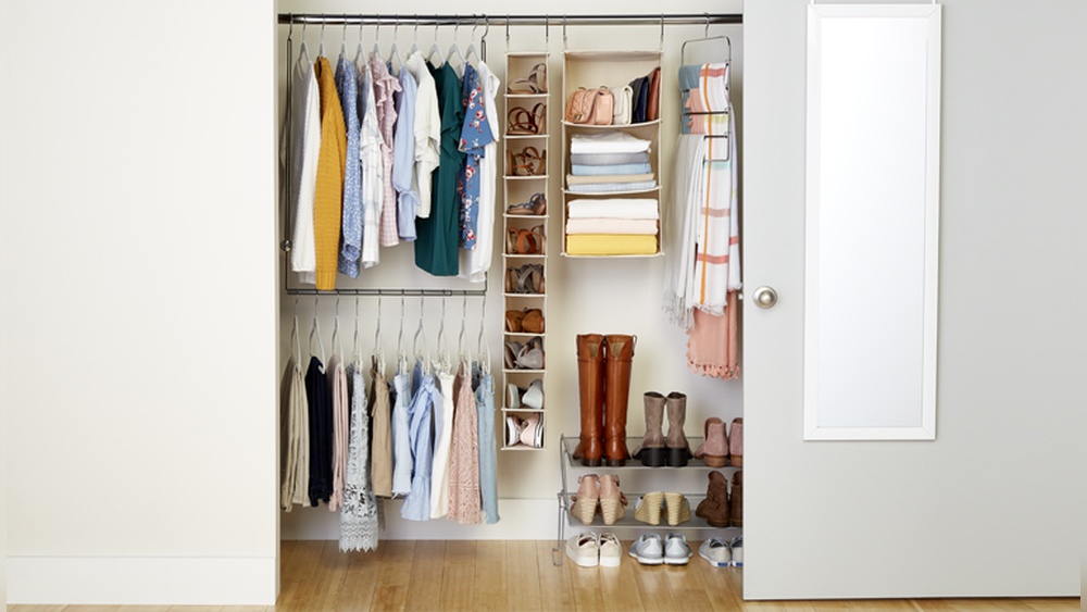 How to Organize Dorm Closet