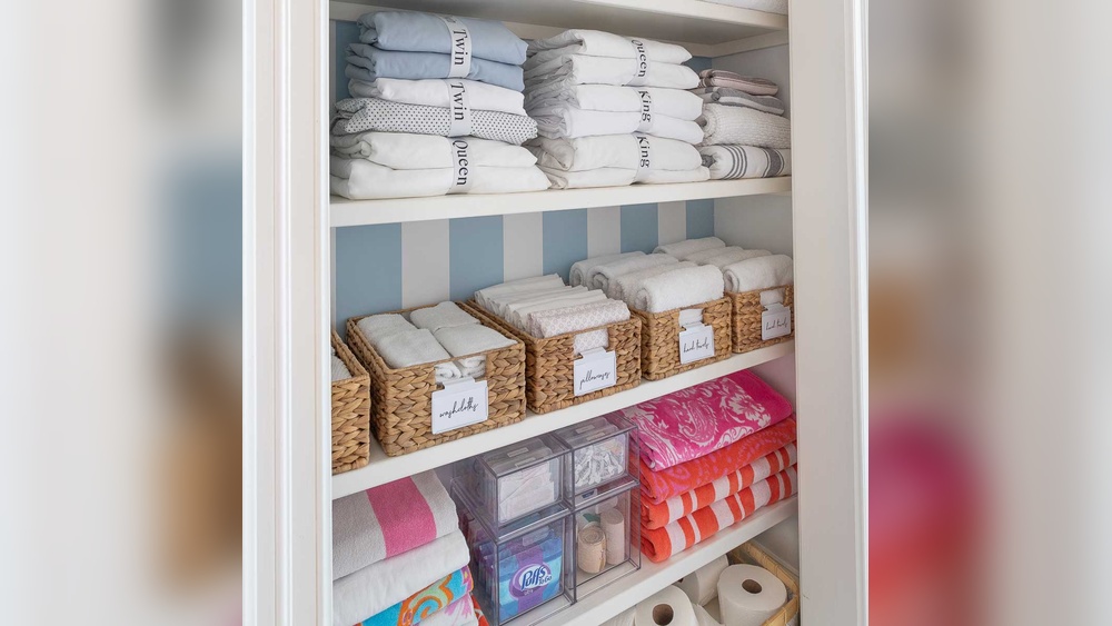 How to Organize Towels in Closet